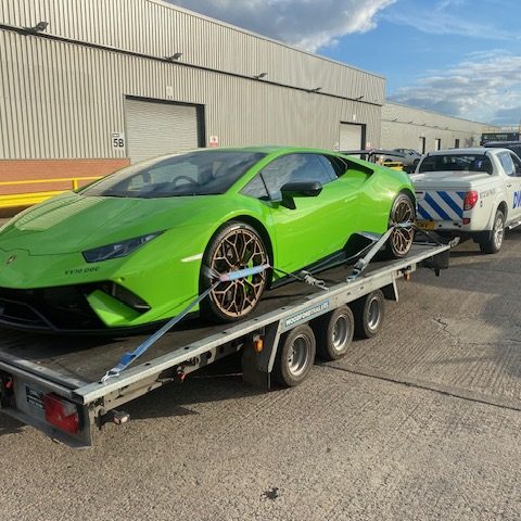 DW Vehicle Movement transporting a Lamborghini